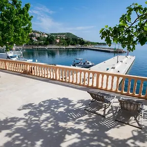Suzana Apartment Klenovica